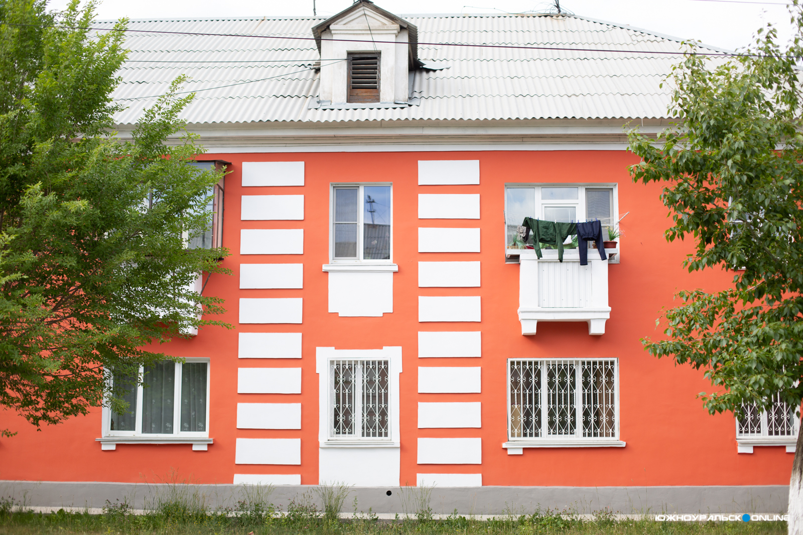 В Южноуральске в 2024 году планируют потратить на благоустройство дворовых территорий почти 12 млн рублей. В Южноуральске в 2024 году планируют потратить на благоустройство дворовых территорий почти 12 млн рублей.