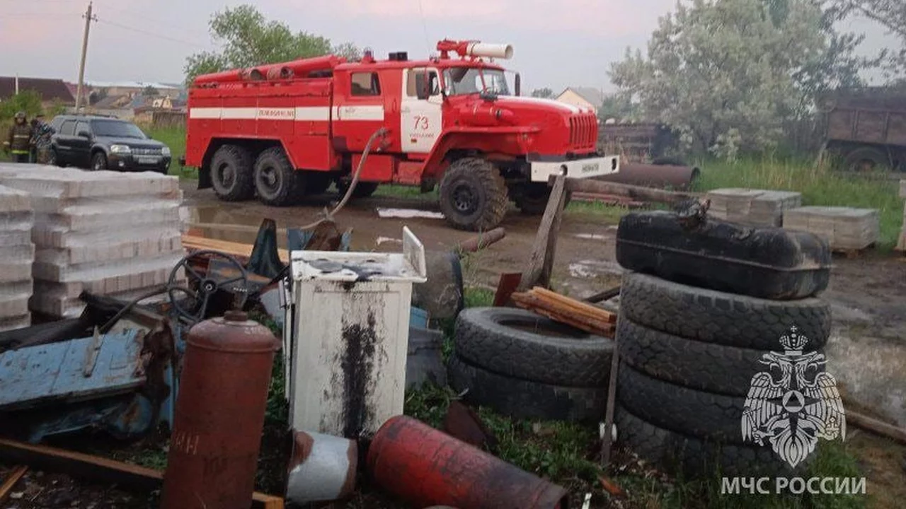 В Увельском районе предотвратили взрыв газовых баллонов В Увельском районе предотвратили взрыв газовых баллонов
