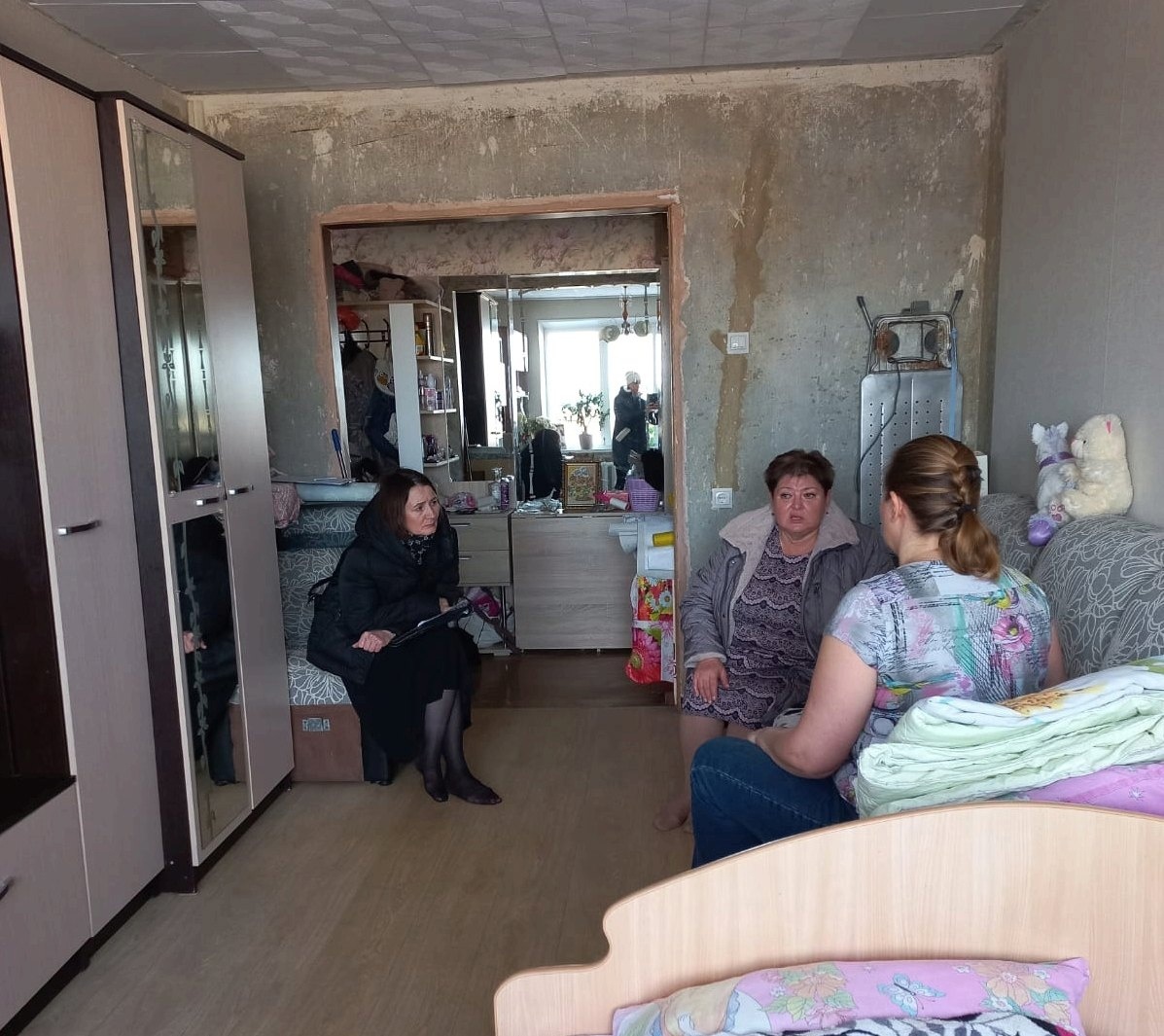 Органы социальной защиты посетили семьи девочек, участвовавших в конфликте Органы социальной защиты посетили семьи девочек, участвовавших в конфликте