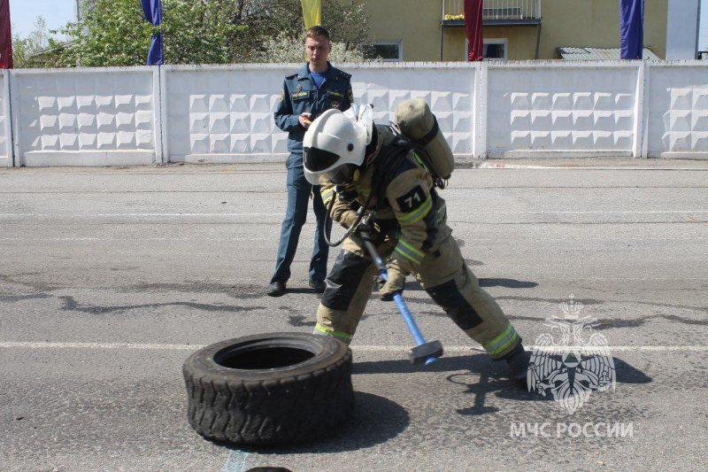 Пожарный из Южноуральска стал победителем соревнований в Троицке Пожарный из Южноуральска стал победителем соревнований в Троицке