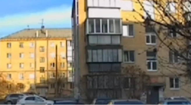 В Южноуральске ребенок выпал из окна третьего этажа В Южноуральске ребенок выпал из окна третьего этажа