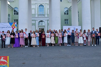 В Южноуральске прошел школьный бал 2023