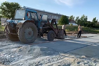 В Увельском районе появится новое футбольное поле с искусственным покрытием