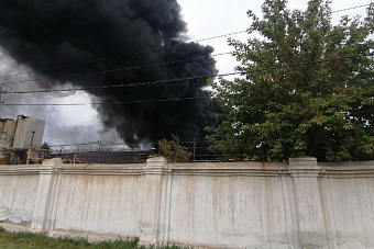 На южноуральском заводе загорелся утеплитель