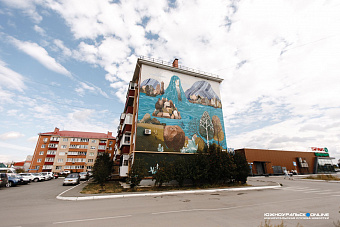 На фасаде дома закончили мурал в рамках областного проекта