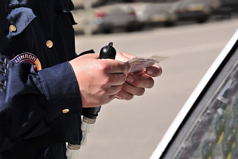 Сотрудники ГИБДД нашли наркотики у водителя при проверке документов