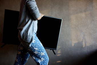 Девушка украла телевизор на свидании