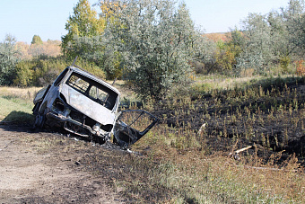 В результате аварии на трассе возле Южноуральска полностью сгорела машина