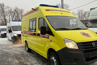 Южноуральская больница получила новую машину Скорой помощи