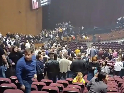 В Москве трое в комуфляже открыли стрельбу по толпе перед концертом