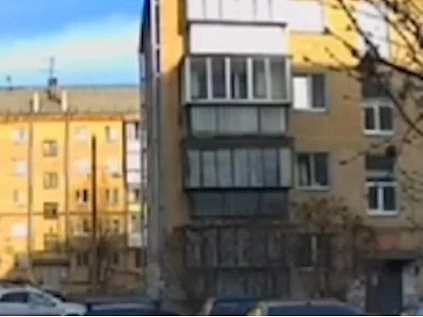 В Южноуральске ребенок выпал из окна третьего этажа