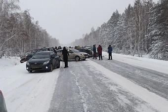 На трассе возле Южноуральска в лобовом столкновении погиб водитель