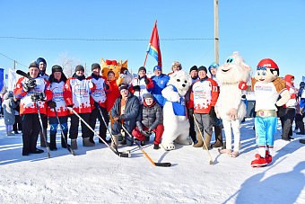 Южноуральские депутаты соревновались за звание лучших в открытом турнире по хоккею в валенках