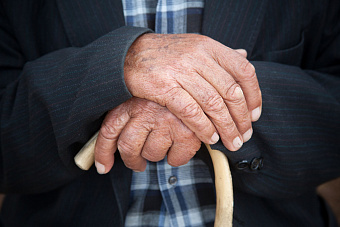 Южноуралец избил пожилого родственника