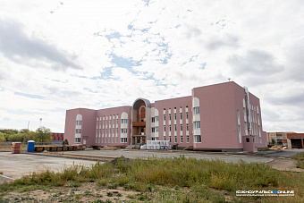 Больше половины строителей геронтологического центра незаконные мигранты