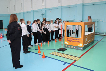 Южноуральским школьникам показали «Лабораторию безопасности»