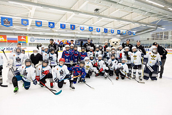 «Чёрно-белые» провели выставочную встречу с командой «Форэнерго»