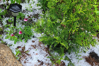 Миасс завалило градом и затопило дождем