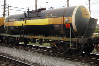 Утечку серной кислоты из цистерны обнаружили в Троицке