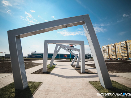 Возле Ледовой арены и в сквере у фонтана завершаются основные работы по благоустройству